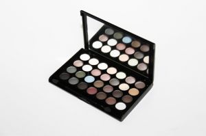 Тени Chanel "Les 28 Ombres" 42g. Купить туалетную воду недорого в интернет-магазине.